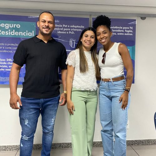 “Hoje foi dia de realizar mais um sonho! ✨🏡✍🏼Cada assinatura representa uma nova história, uma